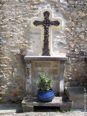 Croix du mas de Rouquet (rénovation : printemps 2006)