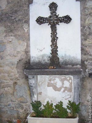 Croix du mas de Rouquet (avant renovation)